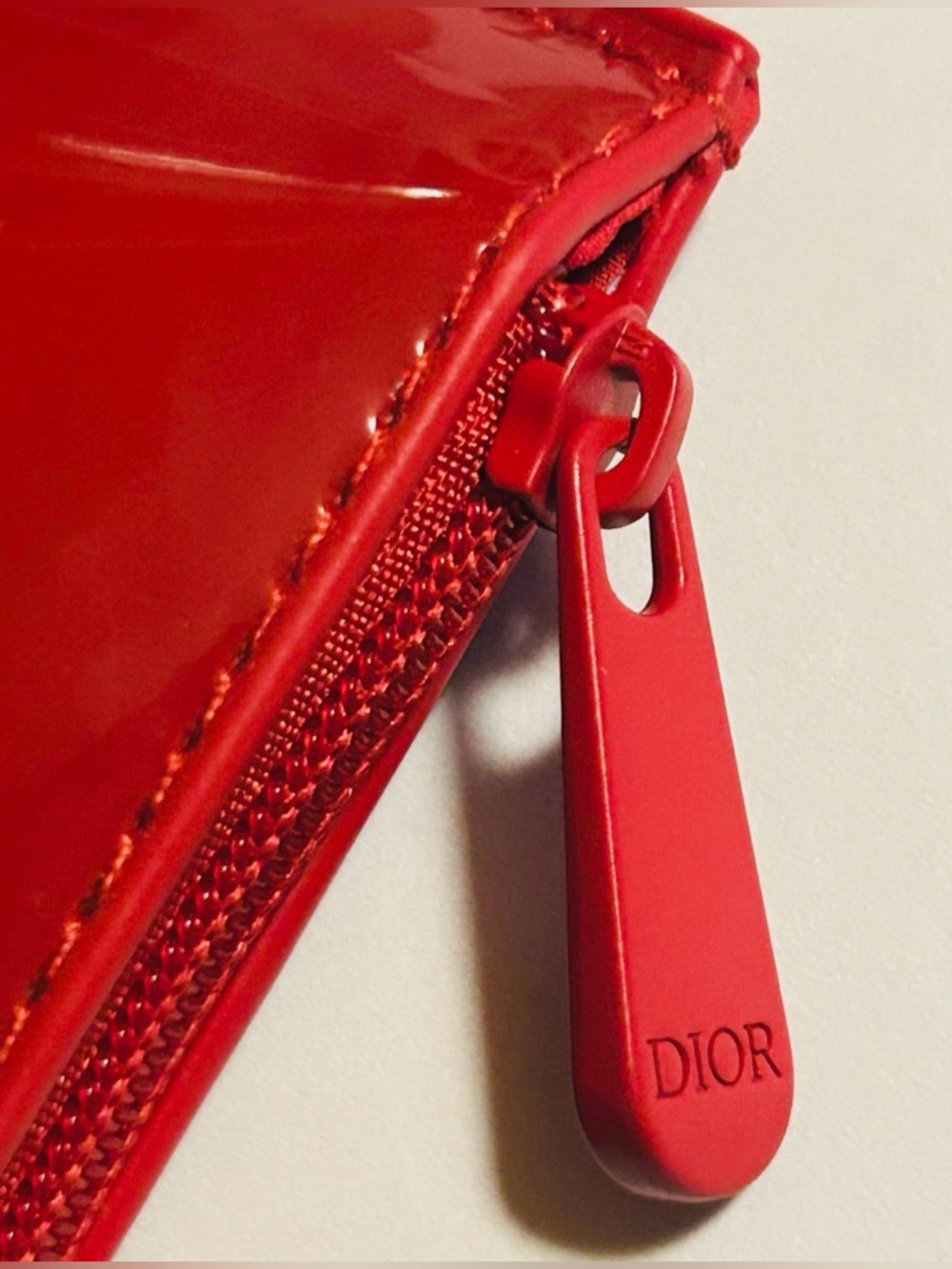 Dior 2026 Red Patent Trousse, Diorshow Maximizer Mascara, & Iconic Overcurl - Picture 5 of 6